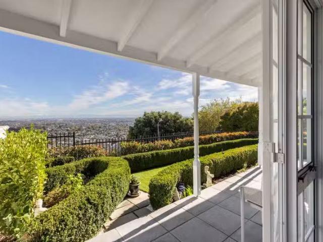 House for sale in Chaslands, Canterbury