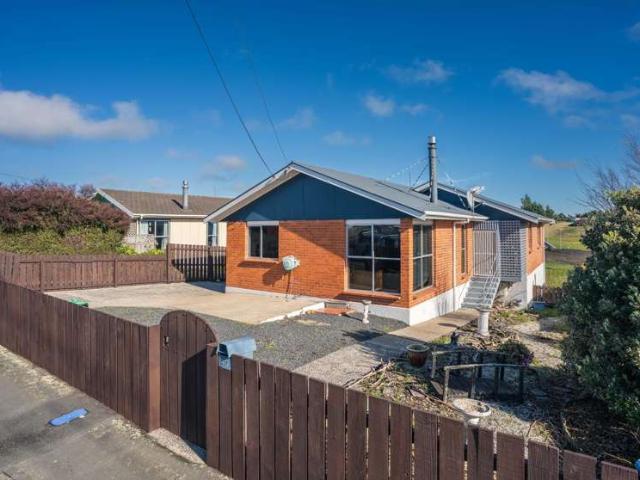 House for sale in Otakou