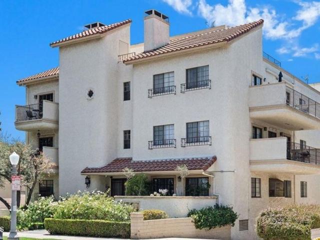 Condo for sale in Pasadena, California