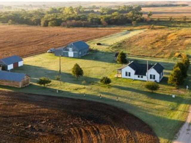 Farm for sale in Pfeifer, Ellis County
