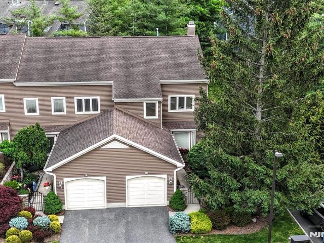 Townhouse for sale in Mahwah, New Jersey