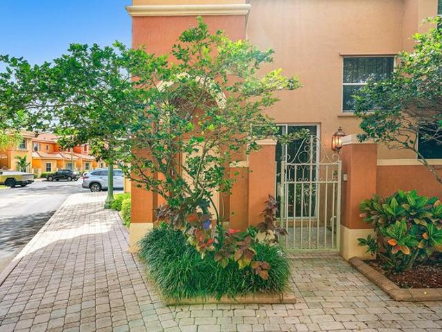 Condo for sale in Dania, Florida