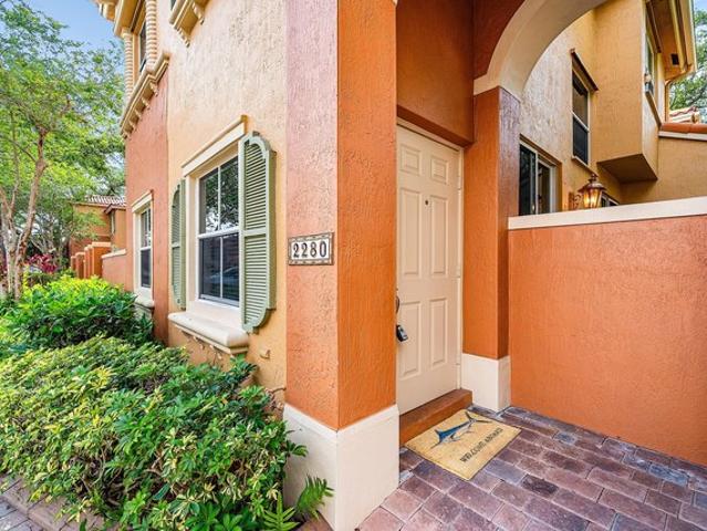 Condo for sale in Dania, Florida