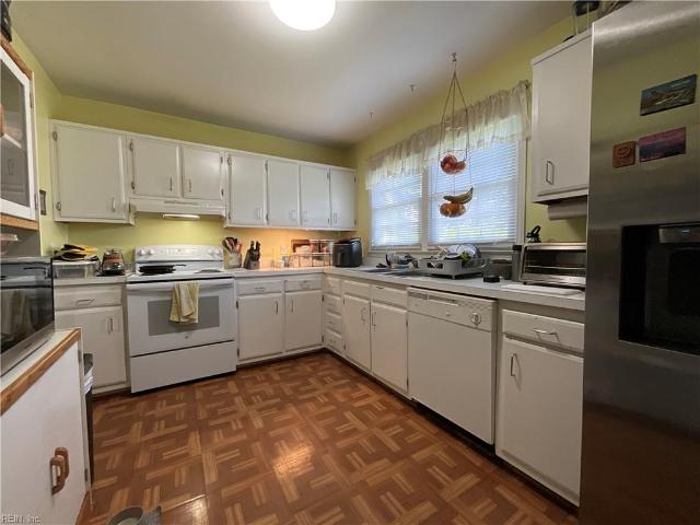 Townhouse for sale in Point O'Woods, Virginia Beach