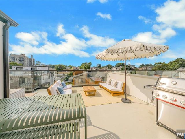 Townhouse for sale in Fort Lee, New Jersey