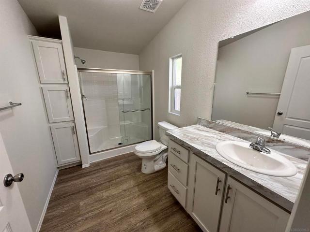 House for sale in Cedarpines Park, California
