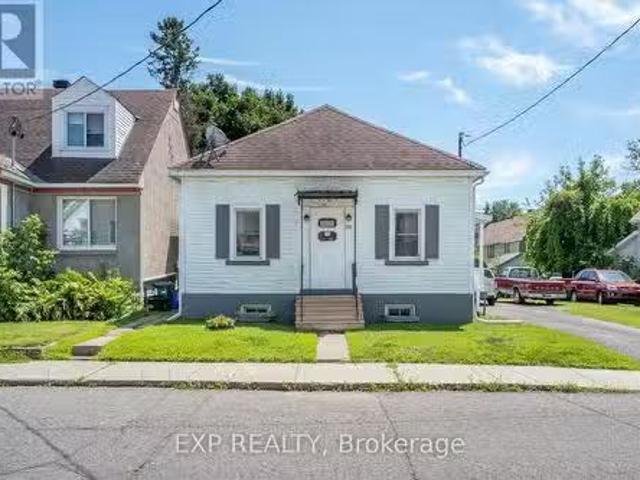 House for sale in Vanier, Ontario