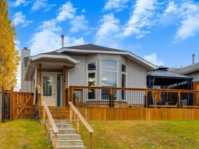 House for sale in Deer Ridge, Calgary