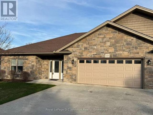 Townhouse for sale in Southampton, Ontario