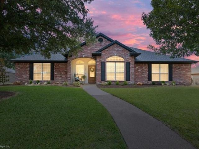 House for sale in Hewitt, Texas