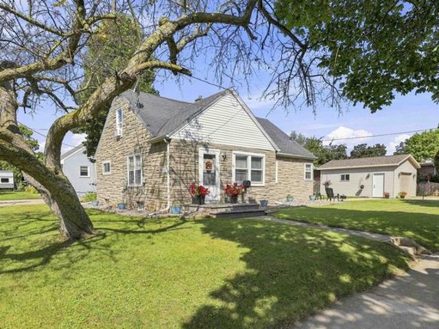 House for sale in Combined Locks, Wisconsin