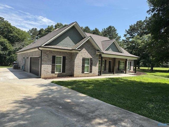 House for sale in Hollywood, Alabama
