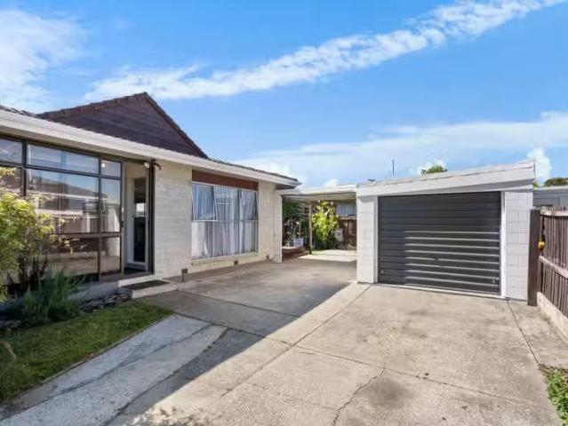 House for sale in Chaslands, Canterbury