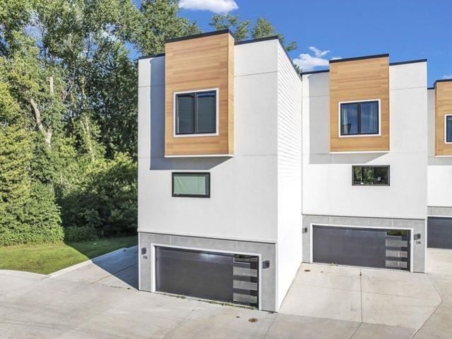 Townhouse for sale in Arnolds Park, Iowa