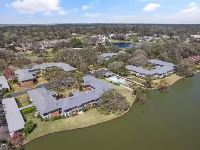 Condo for sale in Brunswick Condo for sale in Brunswick