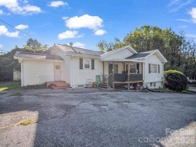 House for sale in Hendersonville, Henderson County