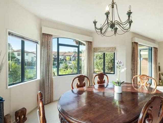 Townhouse for sale in Sunnynook