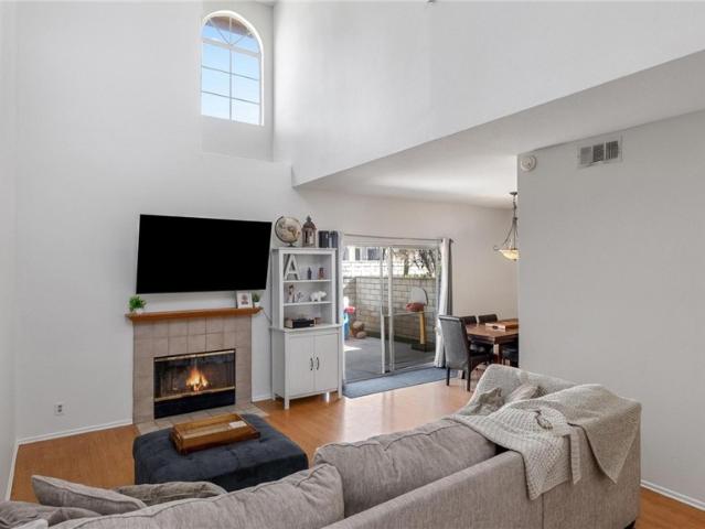 Townhouse for sale in Canyon Country, California