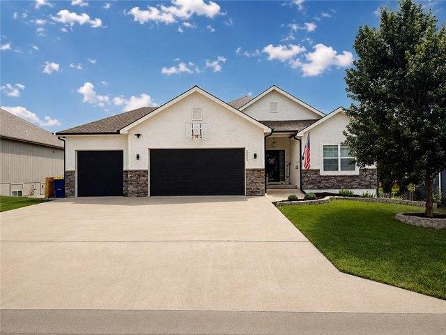 House for sale in Peculiar, Missouri