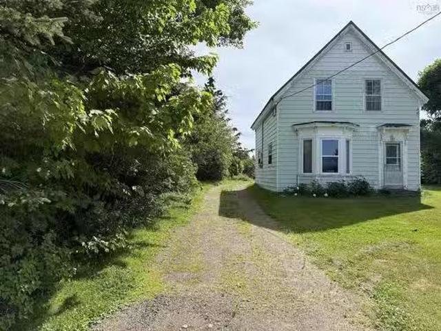 House for sale in Parrsboro, Nova Scotia