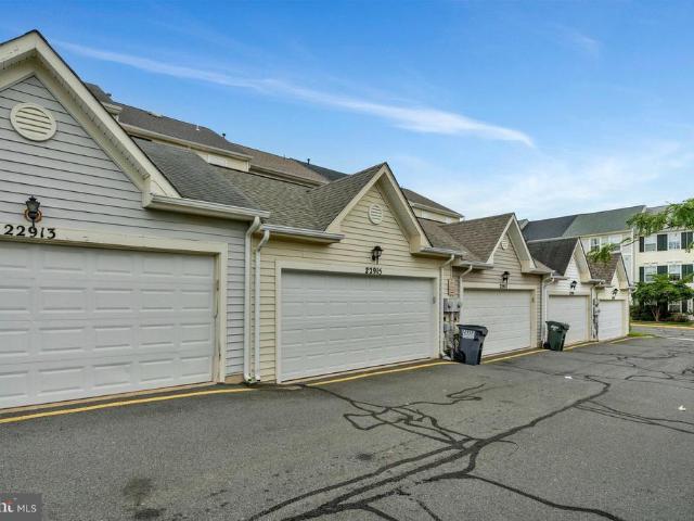 Townhouse for sale in Sterling