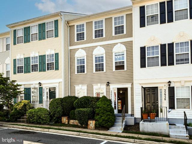 Townhouse for sale in Sterling