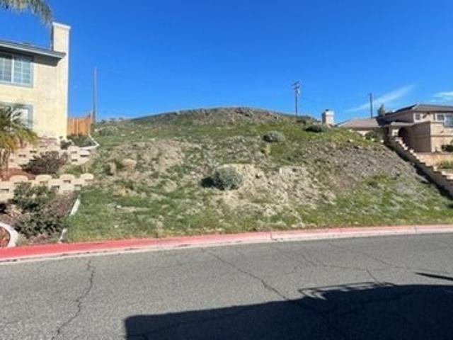 Land for sale in Canyon Lake, California