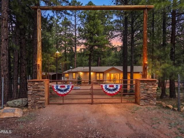 House for sale in Happy Jack, Arizona