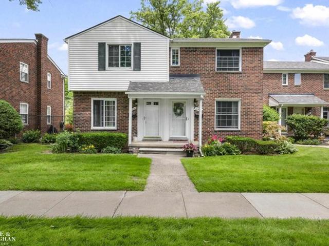 Townhouse for sale in Saint Clair Shores, Michigan