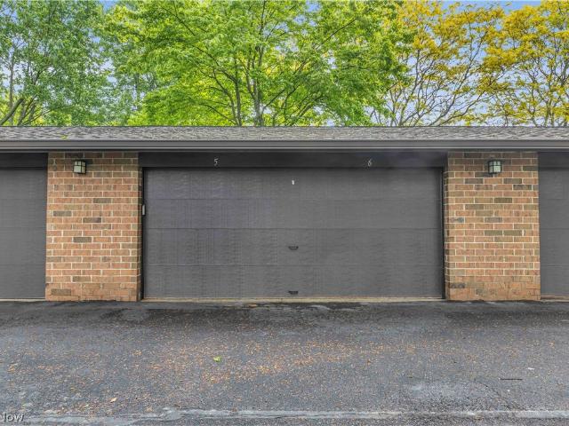 Condo for sale in North Olmsted, Ohio
