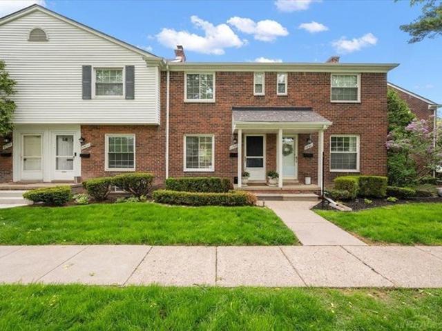 Townhouse for sale in Saint Clair Shores, Michigan
