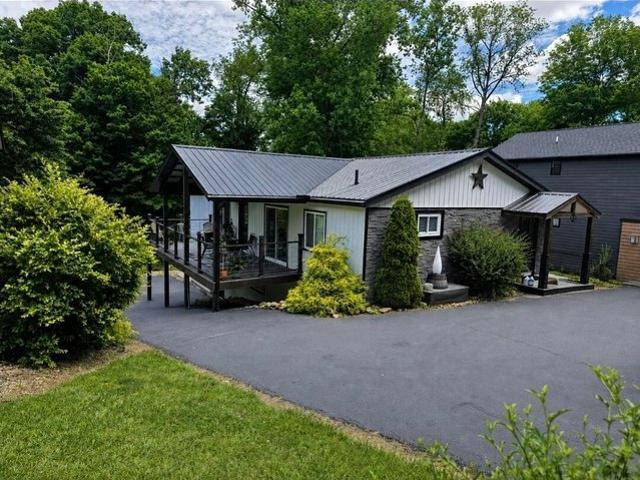 House for sale in Howard, Ohio