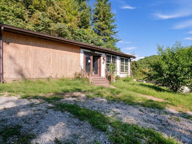 House for sale in Pine Top, Kentucky