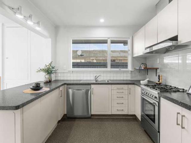 House for sale in Chaslands, Canterbury
