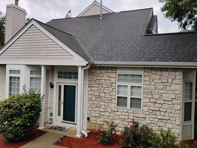 Townhouse for sale in Fox Lake, Illinois