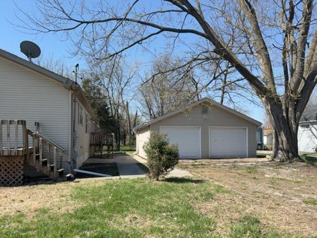 House for sale in Dupo, Illinois
