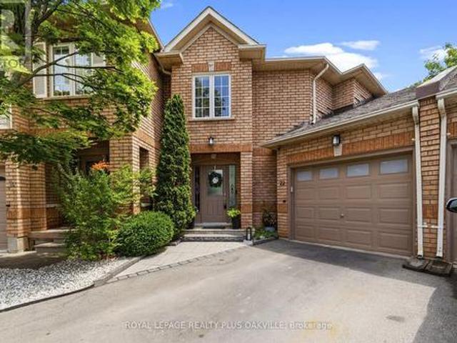 Townhouse for sale in Oakville, Ontario