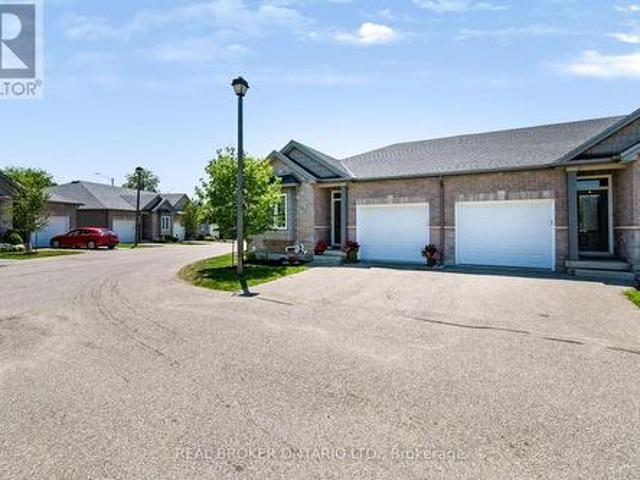 Townhouse for sale in County Of Brant, Ontario