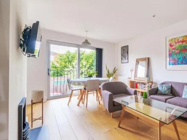 Apartment for rent in North Sheen, Greater London