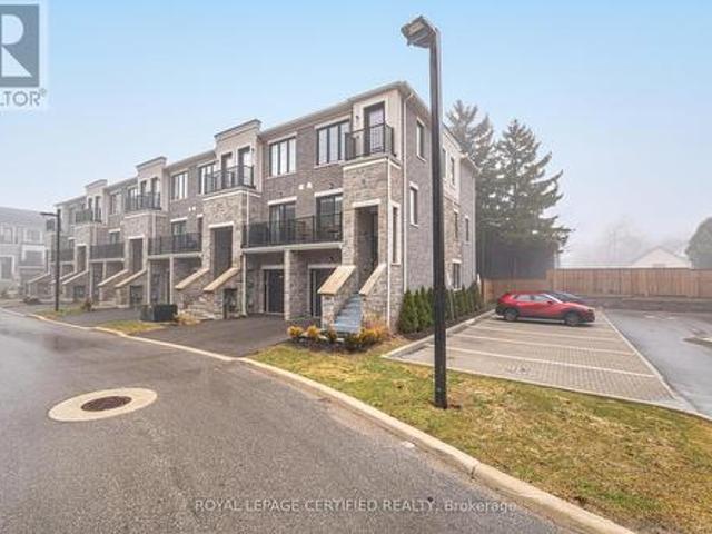Townhouse for sale in Ancaster, Ontario