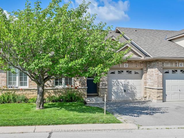 Condo for sale in Ancaster, Ontario