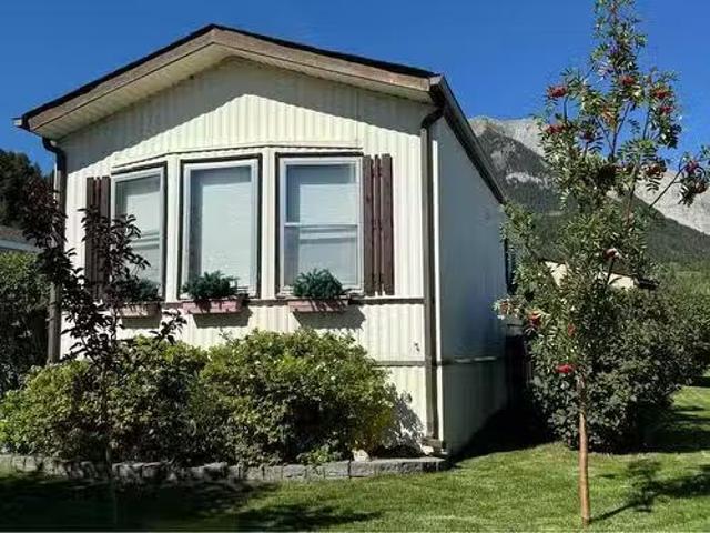 House for sale in Hillcrest, Alberta