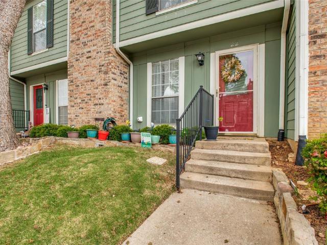 Townhouse for sale in Euless, Texas