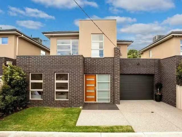 House for rent in Avondale Heights, Victoria