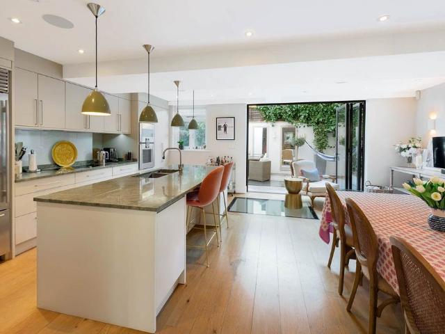 House for rent in Royal Borough of Kensington and Chelsea, Greater London