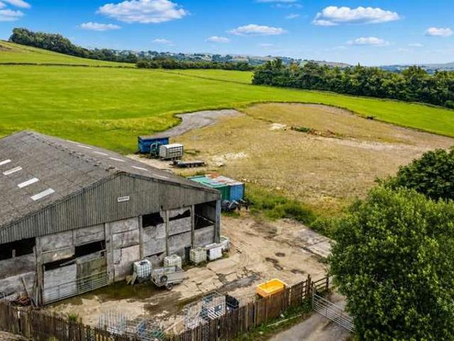 House for sale in Livesey