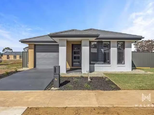 House for rent in Huntly, Victoria