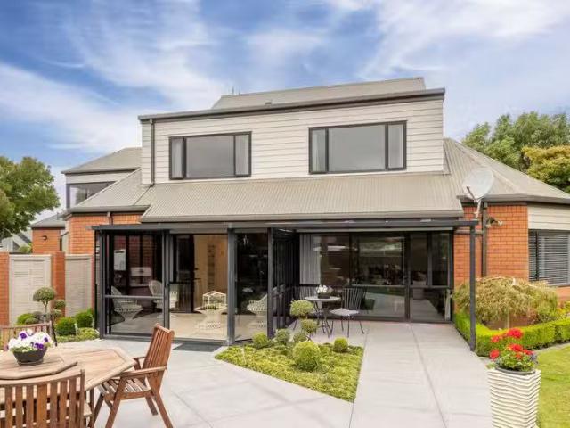 House for sale in Chaslands, Canterbury