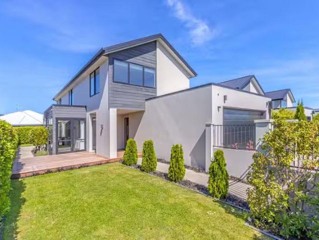 House for sale in Chaslands, Canterbury