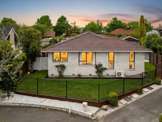House for sale in Chaslands, Canterbury